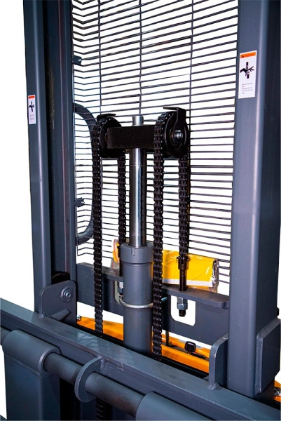 Штабелер гидравлический с электроподъемом 1,5 т 1,6 м XILIN CDD15B-E (WET) с раздвижными вилами