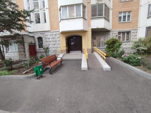 Скамейка чугунная «Голландия» с подлокотниками 1,5 м