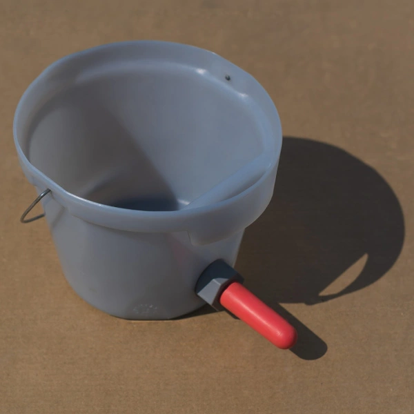 Ведро для выпойки телят пластиковое 5л